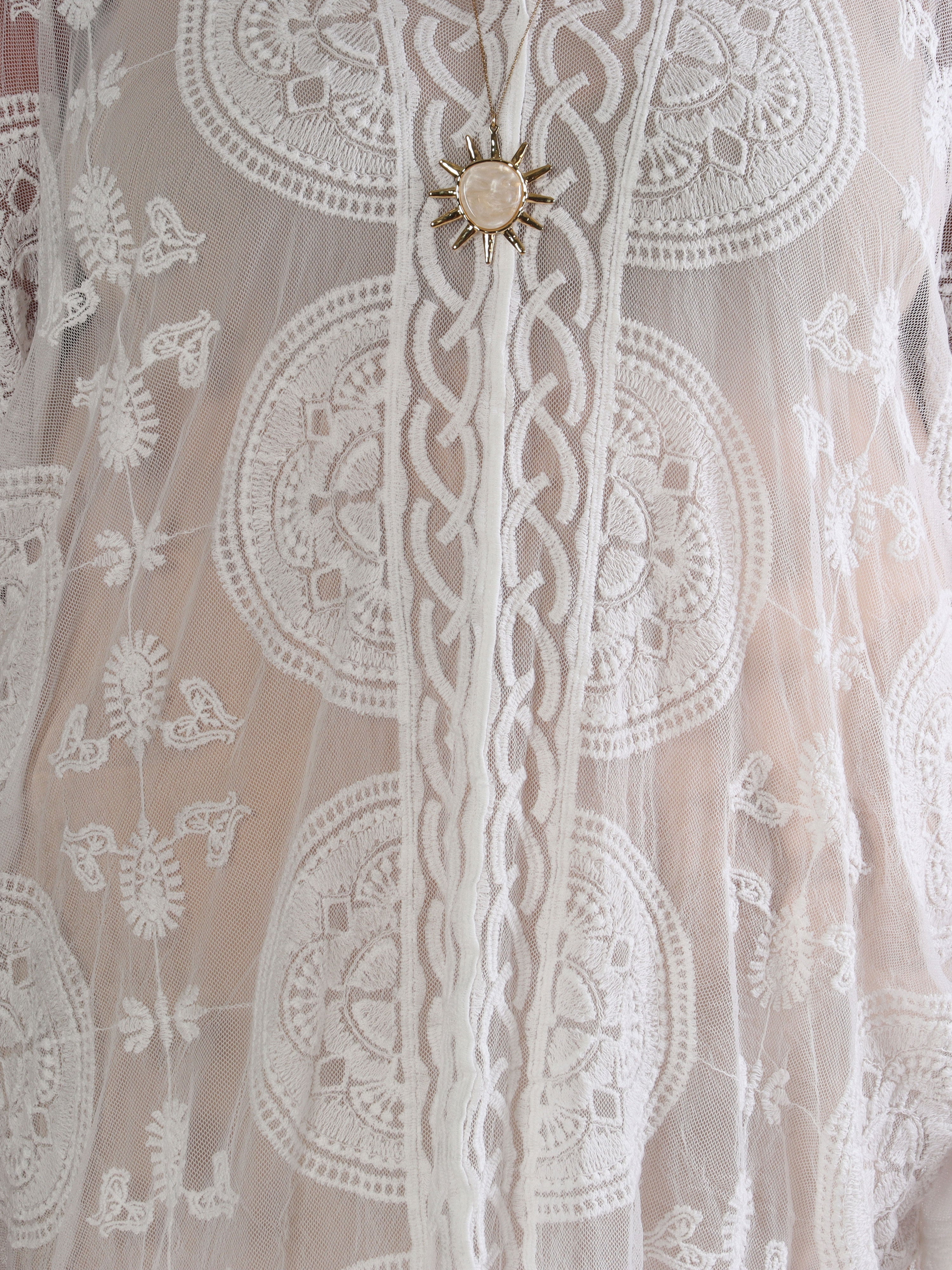 Carmela - Plus size semi-transparent tunikakjole med fine broderede detaljer